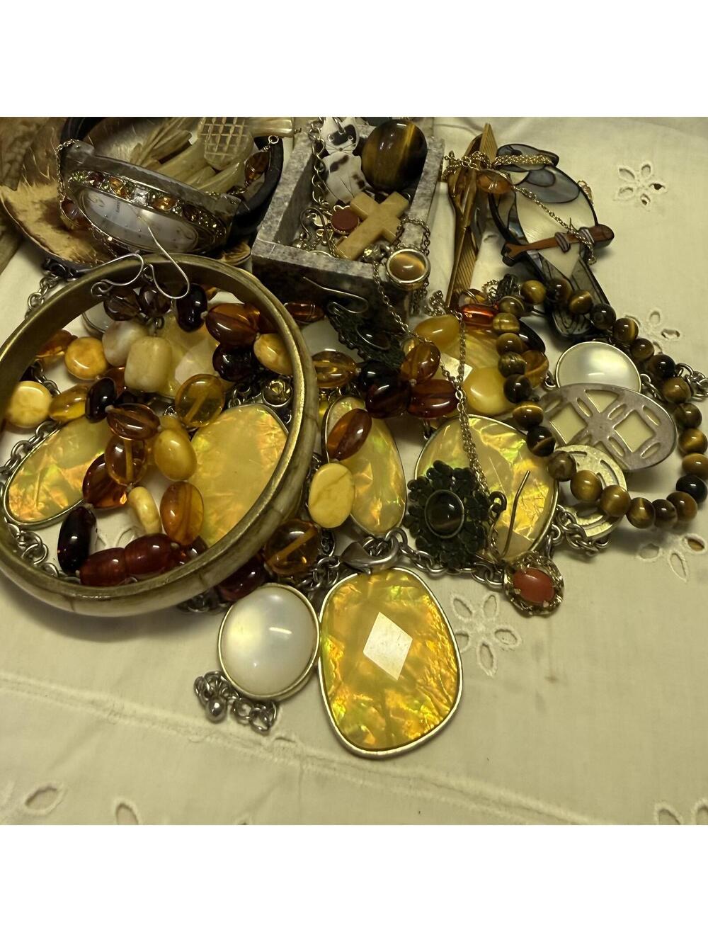 Vtg Tigers Eye Lot: ALL Wearable 24 Pc Mix of Jewelry 2 Carved Stone Dish w/Lids - Picture 6 of 8